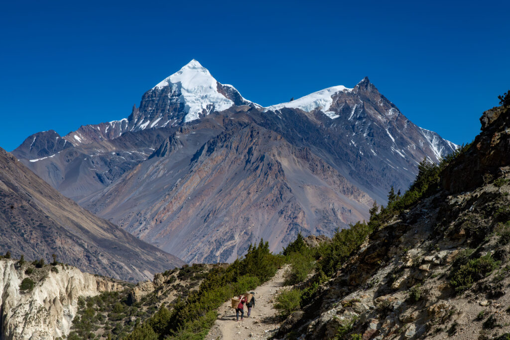 A view of the tall peaks visible from the Annapurna Circuit trail